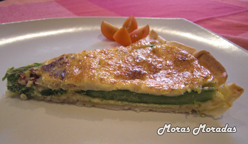 quiche de espárragos verdes y jamón serrano
