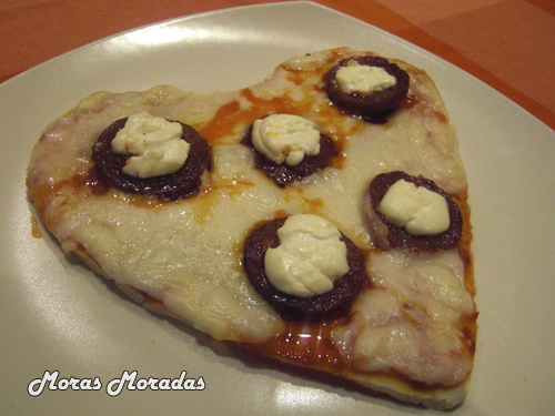 pizza con forma de corazón