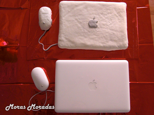 pastel macbook hecho con fondant de nubes