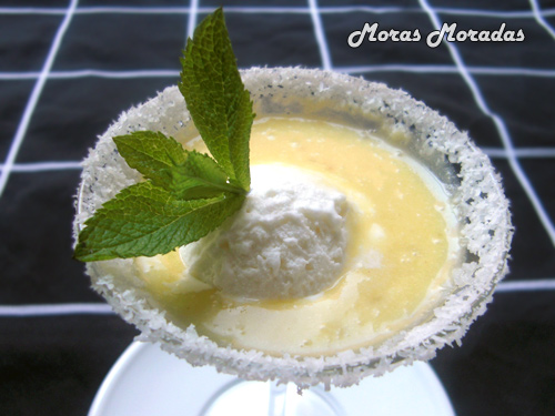 piña colada con helado de coco