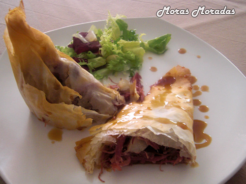 triángulos rellenos de pato y pera