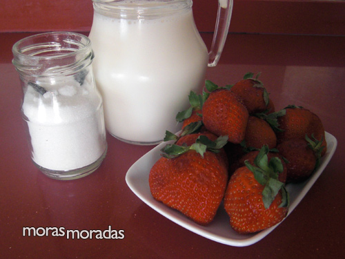 ingredientes para hacer leche de fresas